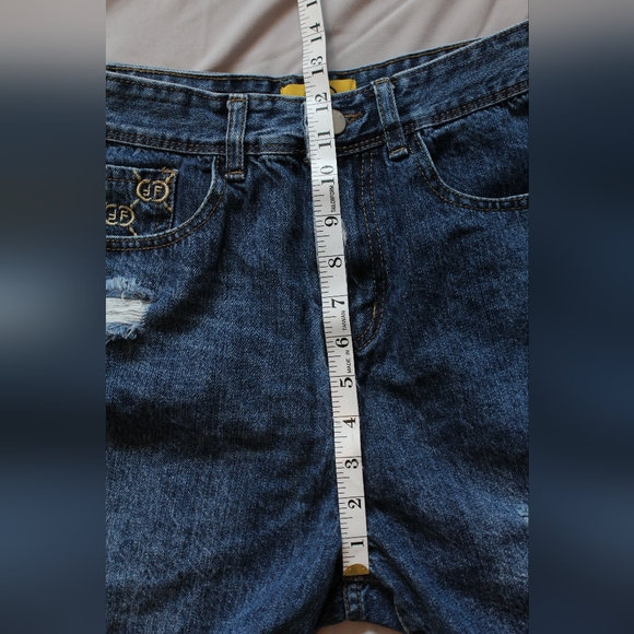 Ambition Denim Shorts - Picture 4 of 6